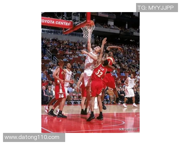 姚明与贝尔的篮球对决:跨界运动员的激情碰撞与精彩瞬间 姚明与贝尔的篮球对决:跨界运动员的激情碰撞与精彩瞬间