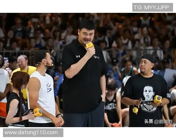 姚明请你坐下让我们一起聊聊篮球与人生的故事