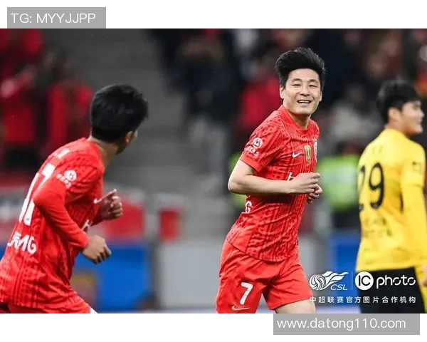 足球明星武磊的精彩瞬间壁纸分享让你感受足球魅力与激情 足球明星武磊的精彩瞬间壁纸分享让你感受足球魅力与激情